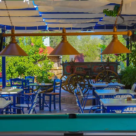 Filoxenia & Lägenhetshotell 3*