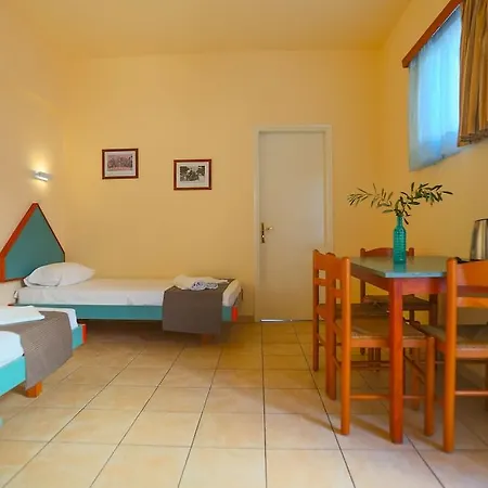 Filoxenia & Aparthotel 3*