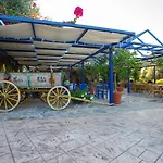 菲洛克塞尼雅公寓&一室公寓 公寓式酒店 Theológos